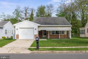 7 SHERWOOD PL, SOUTHAMPTON, NJ
