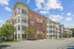 4112 POINTE GATE DR, LIVINGSTON, NJ