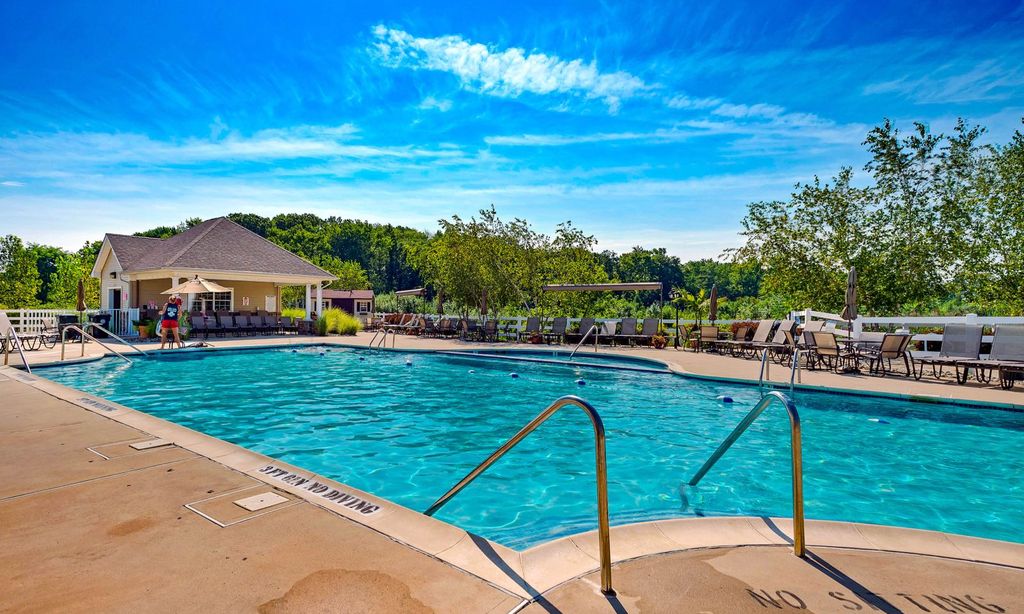 Outdoor Pool & Patio