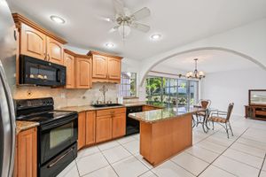 7 GREENWAY VLG 111, ROYAL PALM BEACH, FL