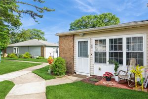 423 WOODBRIDGE DR A, RIDGE, NY