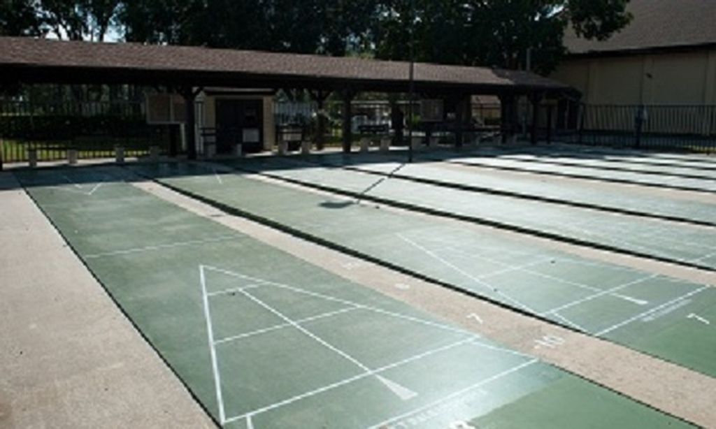 8 Shuffleboard Courts