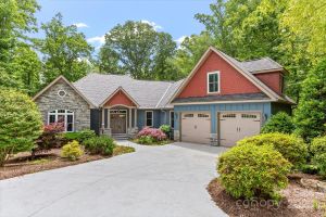 311 CARRIAGE CREST DR, HENDERSONVILLE, NC