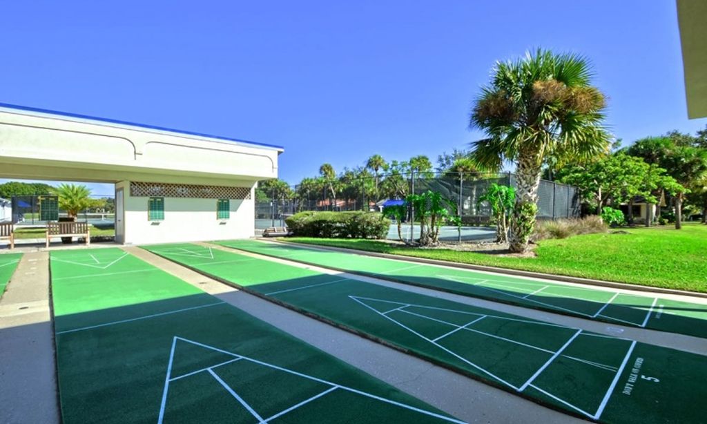 4 Shuffleboard Courts