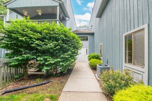 15 DRAKE WAY, ROXBURY TWP, NJ