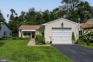 33 NARBERTH PL, SOUTHAMPTON, NJ