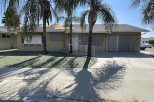 570 S LYON AVE, HEMET, CA
