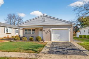 12 BURGESS CT, TOMS RIVER, NJ