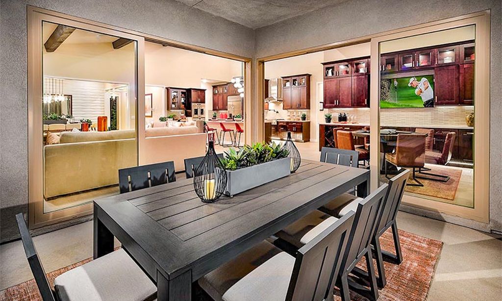 Model Outdoor Dining