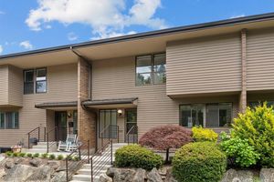10751 GLEN ACRES DR S, SEATTLE, WA