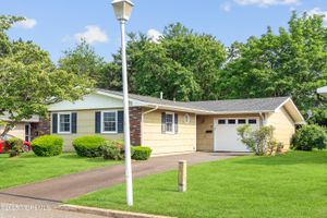 7 ROBINSON RD, BRICK, NJ