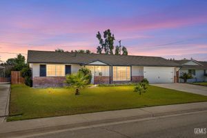 1013 HOGAN WAY, BAKERSFIELD, CA