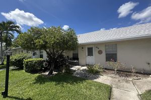 404 BENNINGTON LN, LAKE WORTH, FL