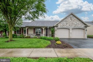 877 CAMBRIDGE DR, MANHEIM, PA