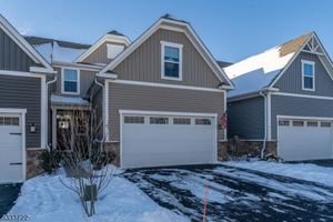 8 HARRIER LN, WASHINGTON, NJ