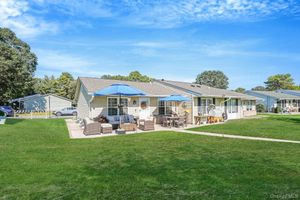 449 ARLINGTON DR A, RIDGE, NY