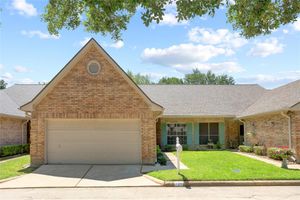 734 E COUNTRY GROVE CIR, PEARLAND, TX