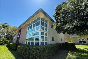 3 VISTA GARDENS TRL APT 103, VERO BEACH, FL