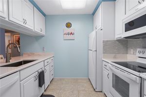 1 PLANTATION DR 203, VERO BEACH, FL