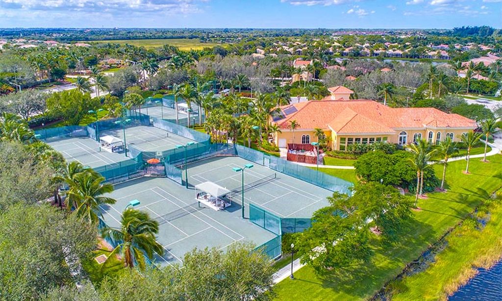 6 Har-Tru Tennis Courts