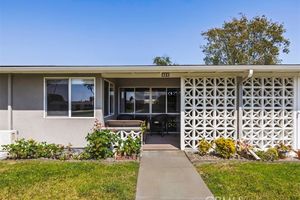 13881 THUNDERBIRD DR # M1-63E, SEAL BEACH, CA
