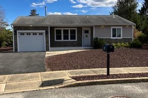5 SHAW CT, TOMS RIVER, NJ