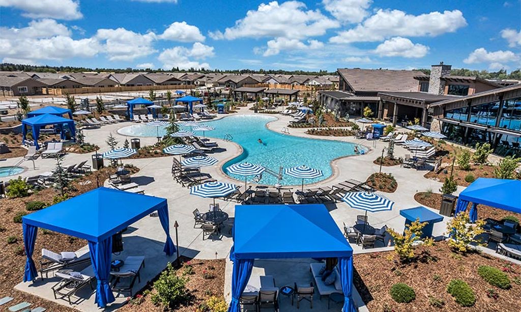 Outdoor Patio & Cabanas