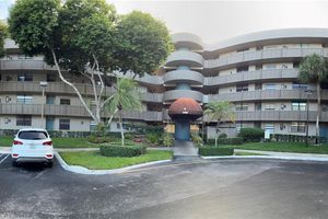 1100 COLONY POINT CIR 504, PEMBROKE PINES, FL