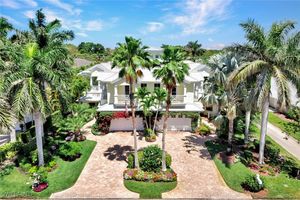 699 FAIRWAY TER, NAPLES, FL