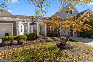 8 DOVE CT, HAMILTON, NJ