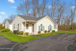 35 IVY RIDGE CLOSE, FREEHOLD, NJ