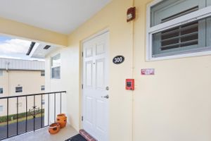 14 COLONIAL CLUB DR APT 300, BOYNTON BEACH, FL