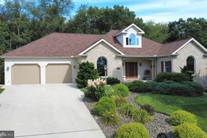 6923 SAINT ANNES DR, FAYETTEVILLE, PA