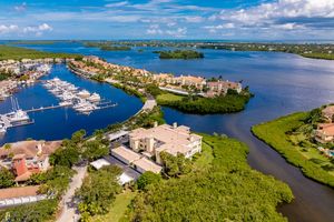 5250 E HARBOR VILLAGE DR 201, VERO BEACH, FL