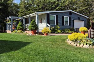 53 VILLAGE CIR, BROOKHAVEN, NY