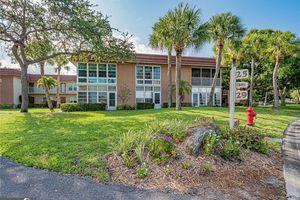 27 VISTA GARDENS TRL 102, VERO BEACH, FL