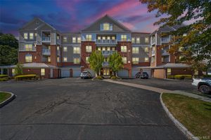 423 REGENCY DR, FISHKILL, NY