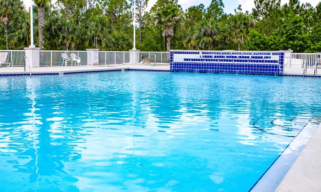 Arbor Club Outdoor Pool