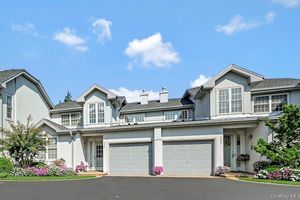 685 BALFOUR PL, MELVILLE, NY