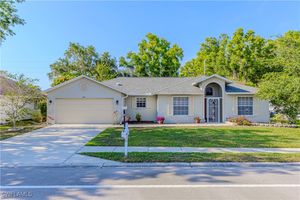 841 CHARLEMAGNE BLVD, NAPLES, FL