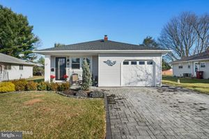 27 MONTSERRAT ST, TOMS RIVER, NJ
