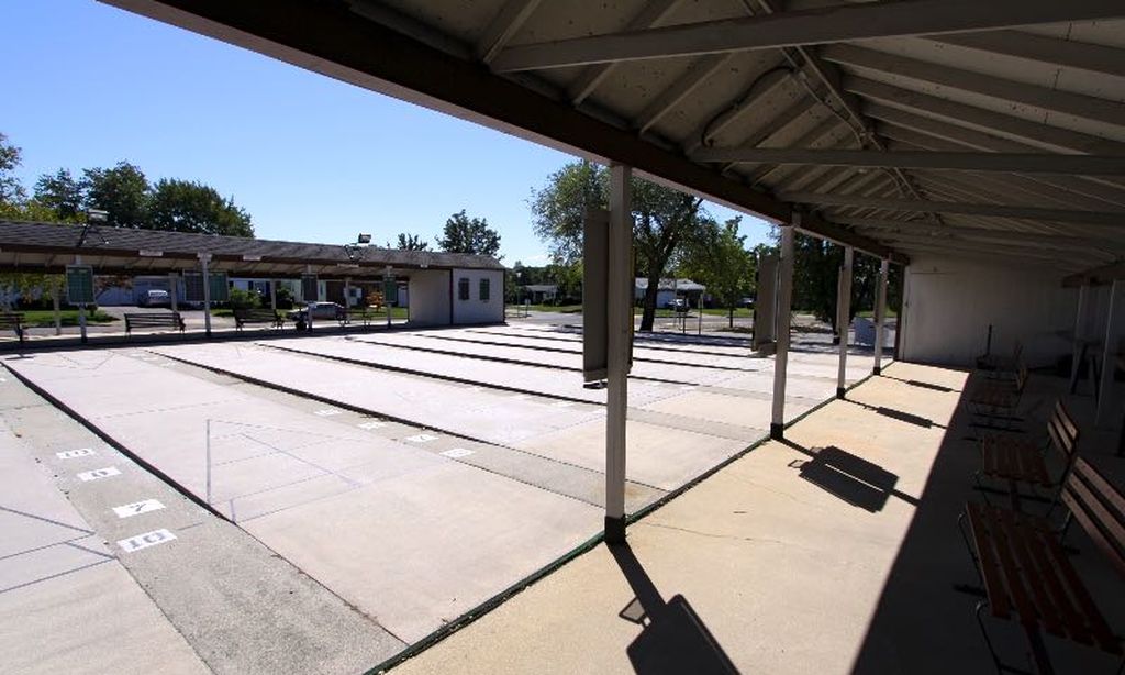 10 Shuffleboard Courts