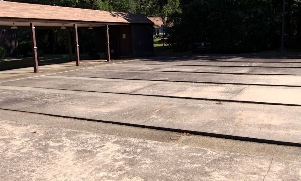 9 Shuffleboard Courts