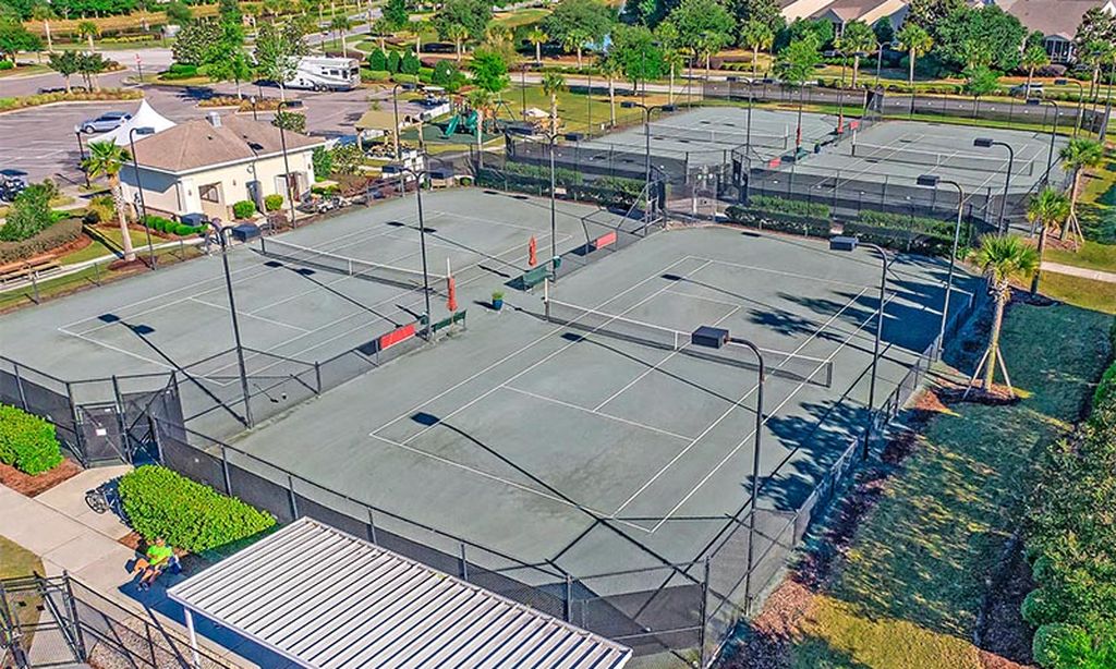 4 Tennis Courts