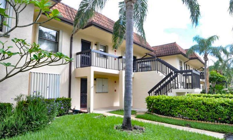 Lucerne Lakes | Lake Worth, FL Retirement Communities | 55places - Luxury Retirement Communities Near Lakes