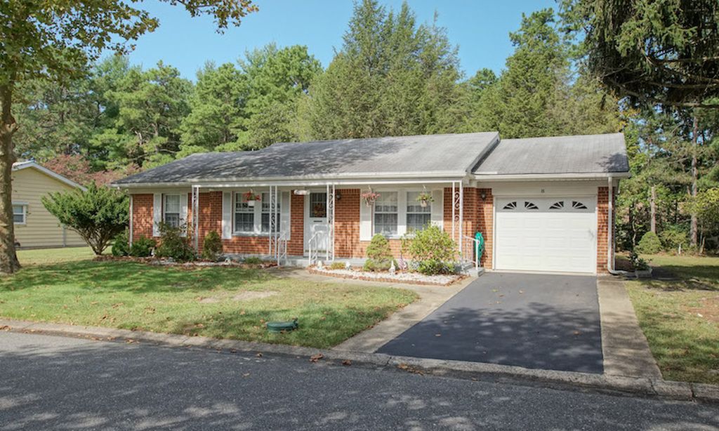 1,010 Attached Homes