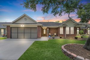 815 W PEACH HOLLOW CIR, PEARLAND, TX