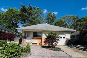 15 MOUNT LOGAN LN, TOMS RIVER, NJ