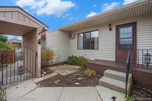 61961 YORKTOWN DR UNIT 4, SOUTH LYON, MI
