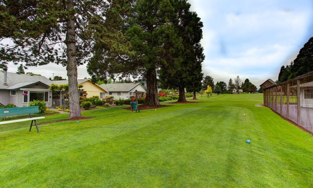 9-Hole Executive Golf Course